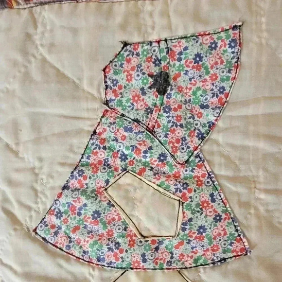 Vintage  Handmade Quilt Blanket - Picture 10 of 15